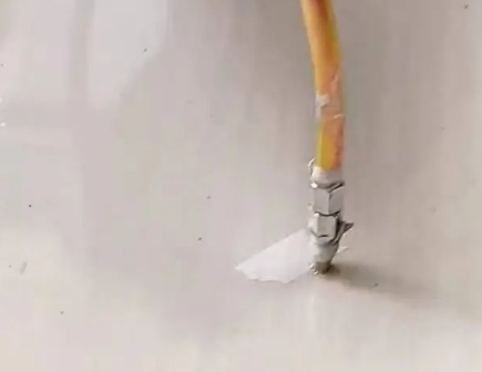 湖北瓷砖空鼓维修公司专业解答在瓷砖铺贴过程中，如果使用的砂料过粗（如全部使用了粗砂），可能会导致以下问题
